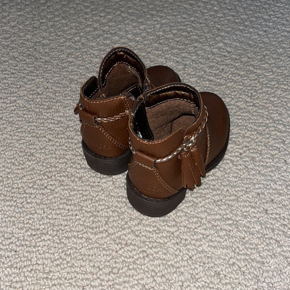 Osh Kosh toddler/baby boots size 4M. Never worn - Picture 2 of 5